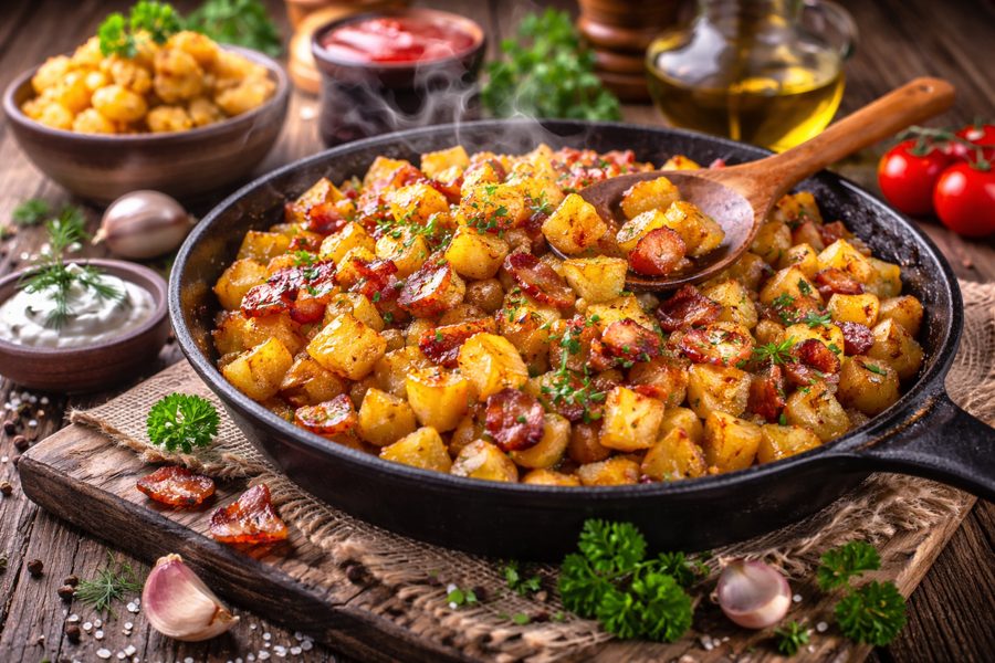 Картопля по-селянськи з беконом
